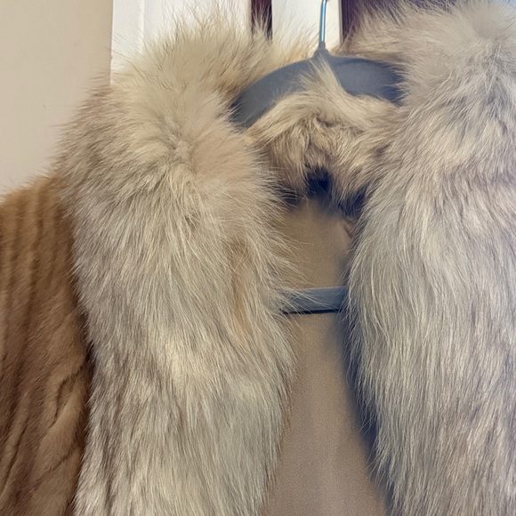Vintage Blonde Ribbed Mink Fur Jacket with a White Fox Fur Trim - Picture 2 of 5